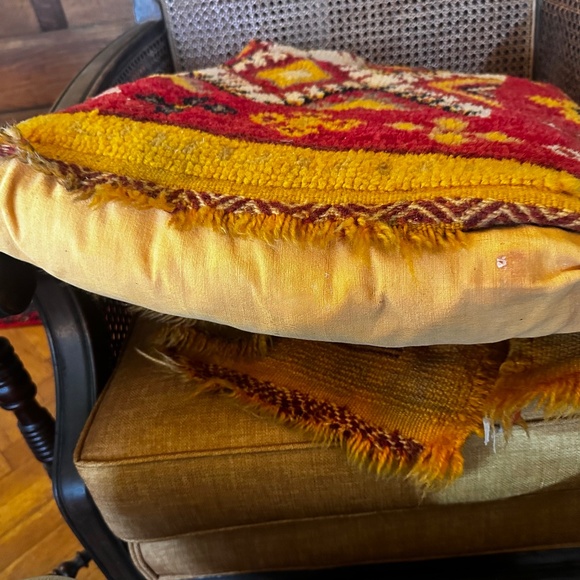 Vintage Moroccan tribal rug made into pillow cover - Picture 7 of 7